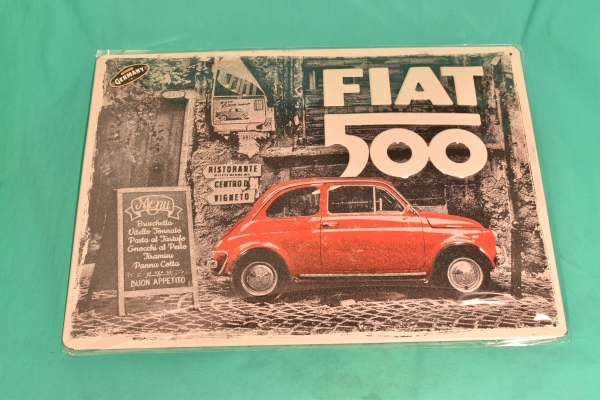 4x15x301_kl Blechschild Fiat 500 vor dem Restaurant