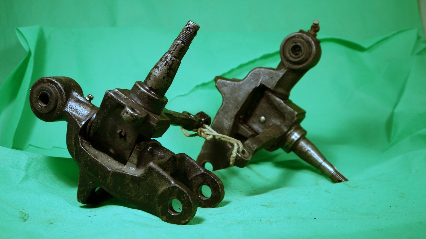 Satz Achsschenkel 600 AT