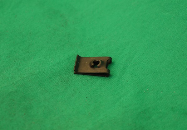 1x9x777_kl Schnappmutter für Rückleuchtenbefestigung