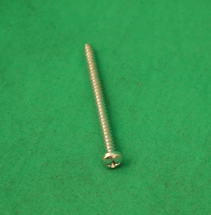 1x9x775_kl Schraube lang, unten für Rückleuchte Fiat 500 F/L/R