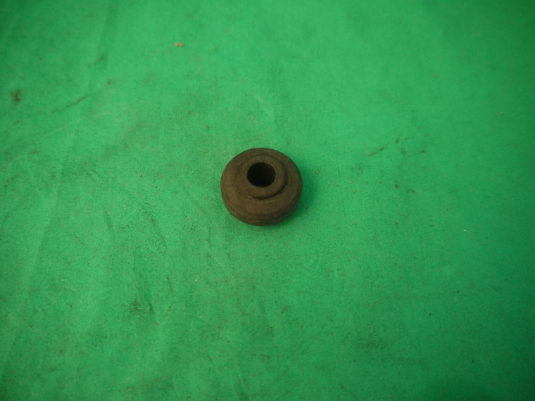 1x4x307_kl Stoßdämpfergummi vorne