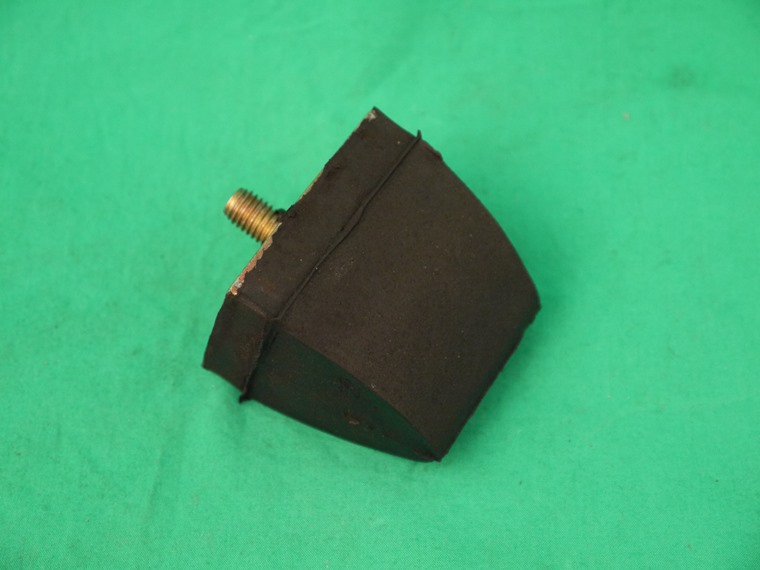 1x4x008_kl Gummianschlagpuffer Vorderachse 126