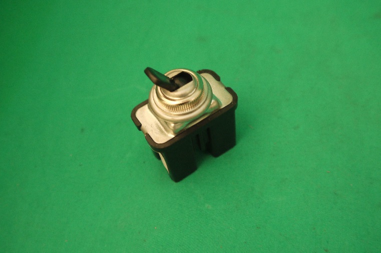 4x9x616_kl Lichtschalter (ab 68) 3-polig Chromrand, schw. Wippe