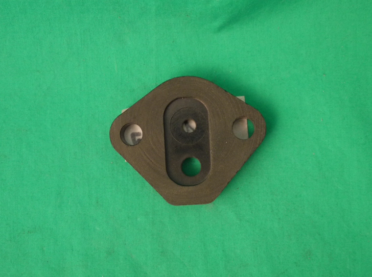 4x1x672_kl Isolierflansch zur Benzinpumpe 600