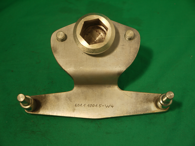 501110015_10_a Haltebügel für Schwungschraube