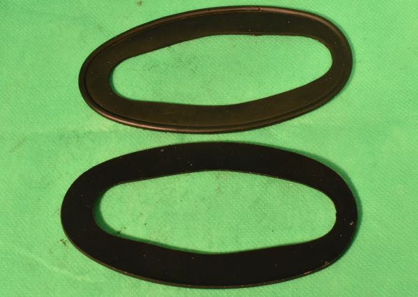 Tx9x706_a_kl Paar Unterlagegummi Lampenfuß Topo A/B