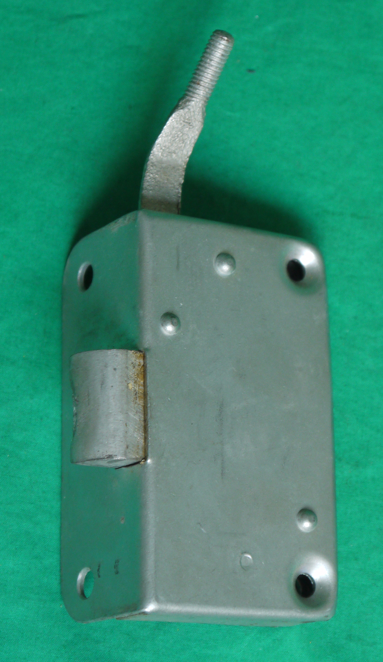 7011764310 Türschloß innen links