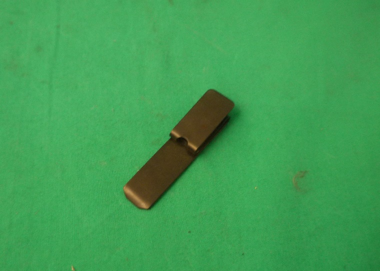 5041870371_kl Haltefeder Seitenverkleidung Combi hinten