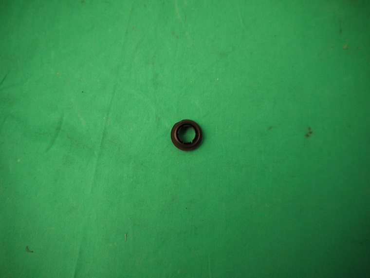 1x11x702_a_kl Kunststoffring zum Türverriegelungsknopf