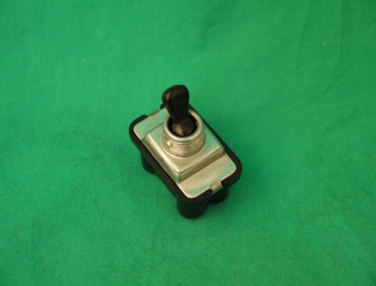 1x9x617_kl Kippschalter, schwarze Wippe, 2-polig Fiat 500 F
