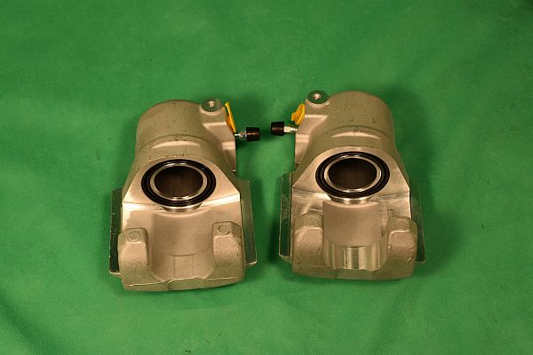 8x7x114_b_kl Satz Bremssättel Fiat X1/9 5G vorne Neu